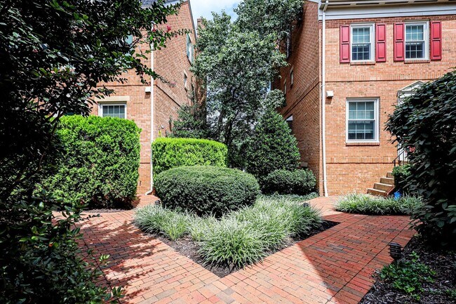 Building Photo - NEW PRICE!!  Ballston 3 Bd  2 Bath +2 Half...