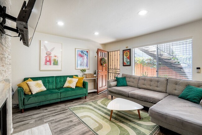 Foto del edificio - 4075 Marlborough Ave