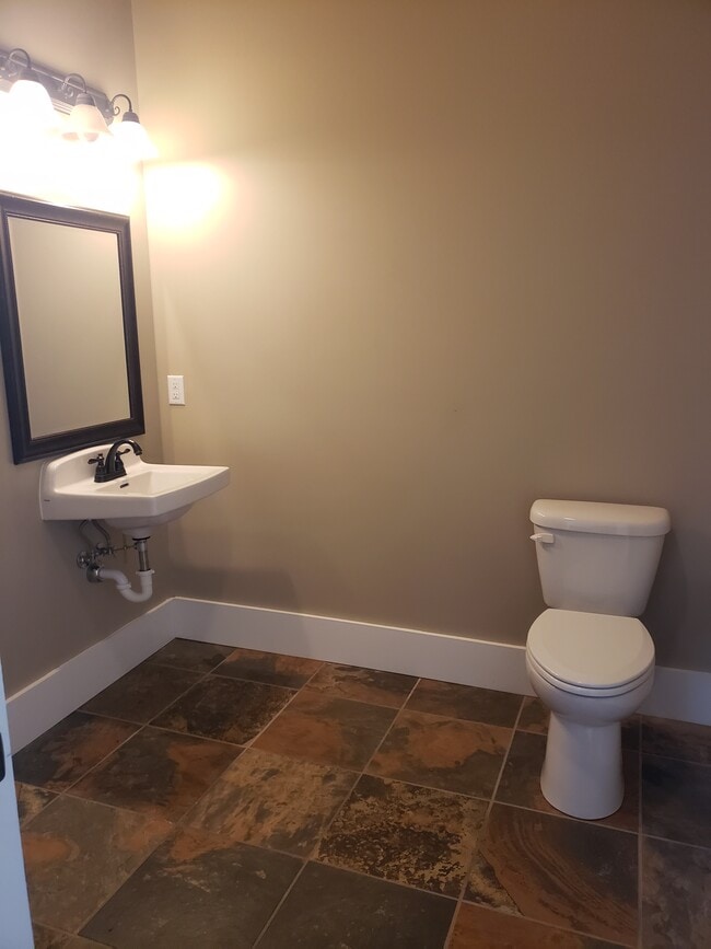 Building Photo - 2212 E 12th St