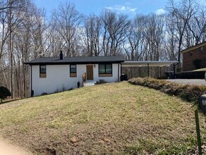 Building Photo - 305 Druid Hills Dr