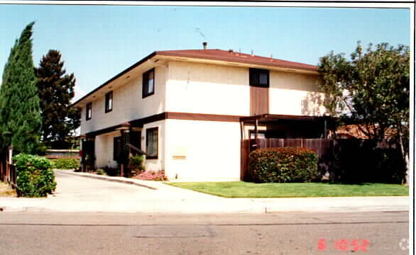 Building Photo - 440 Meek Ave
