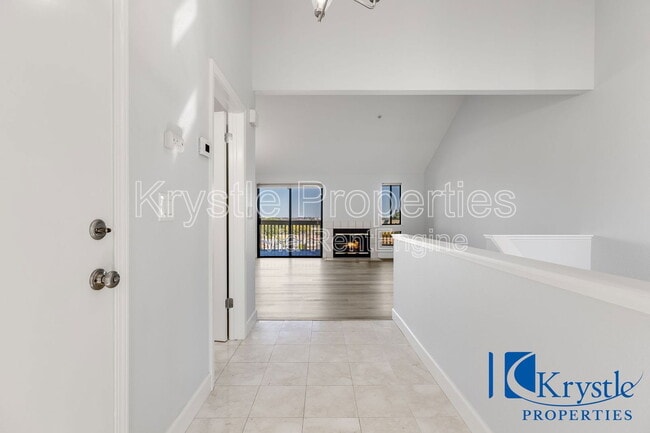 Building Photo - 20 Knoll Dr