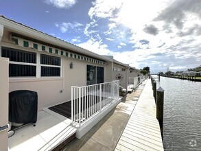Building Photo - 907A Gibbs Rd