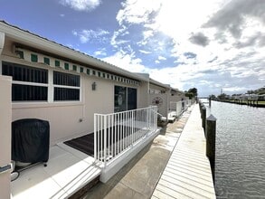 Building Photo - 907A Gibbs Rd