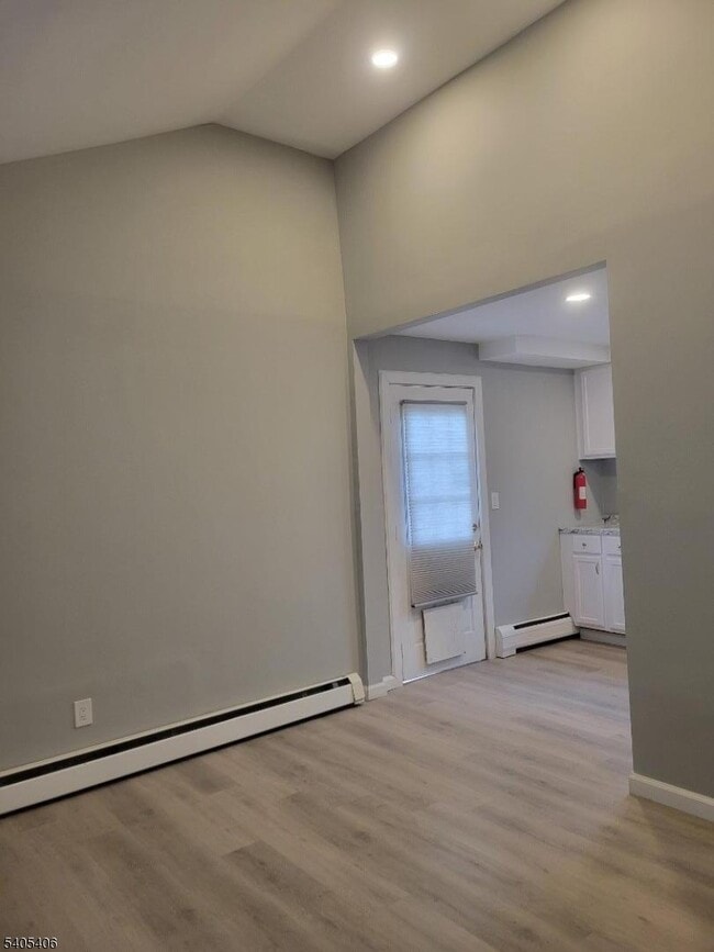 Foto del edificio - 16 Beech Ct