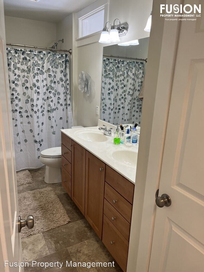 Building Photo - 2 br, 1.5 bath House - 123 South Jefferson...
