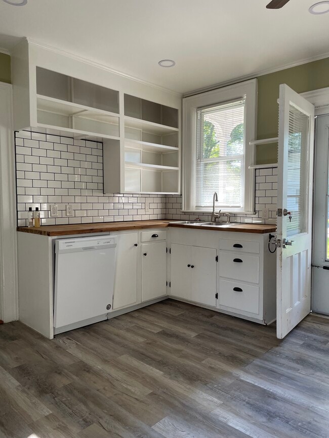 Kitchen - 500 2nd St
