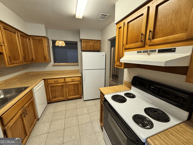 Building Photo - 415 Admiral's Walk Dr