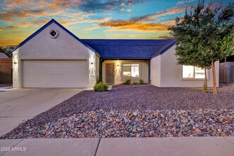 Building Photo - 1362 E Wickieup Ln
