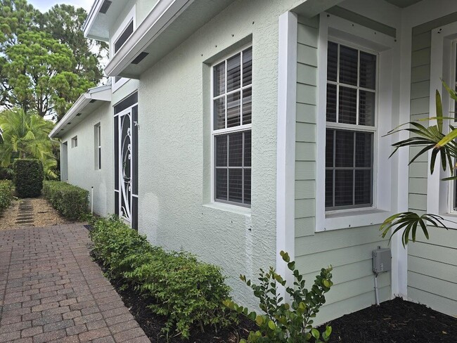 Building Photo - 1463 SE Tidewater Pl