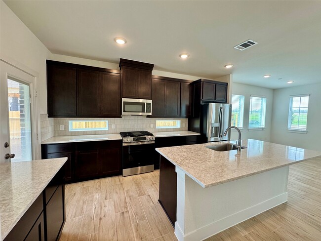 Foto del edificio - 1210 Shaded Rock Dr