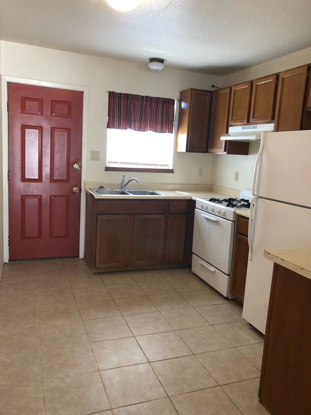 Primary Photo - 2505 Pecan Drive, Unit D