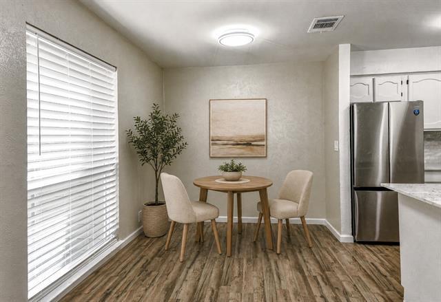 Foto del edificio - 3022 Forest Ln