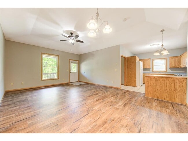 Building Photo - 311 Maple Ave