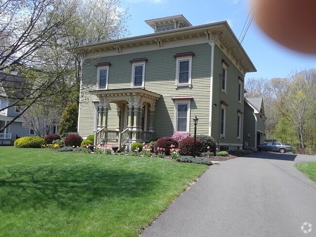Building Photo - 284 Summer St