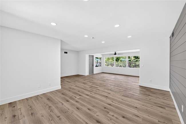 Foto del edificio - 2141 Indian Ave S