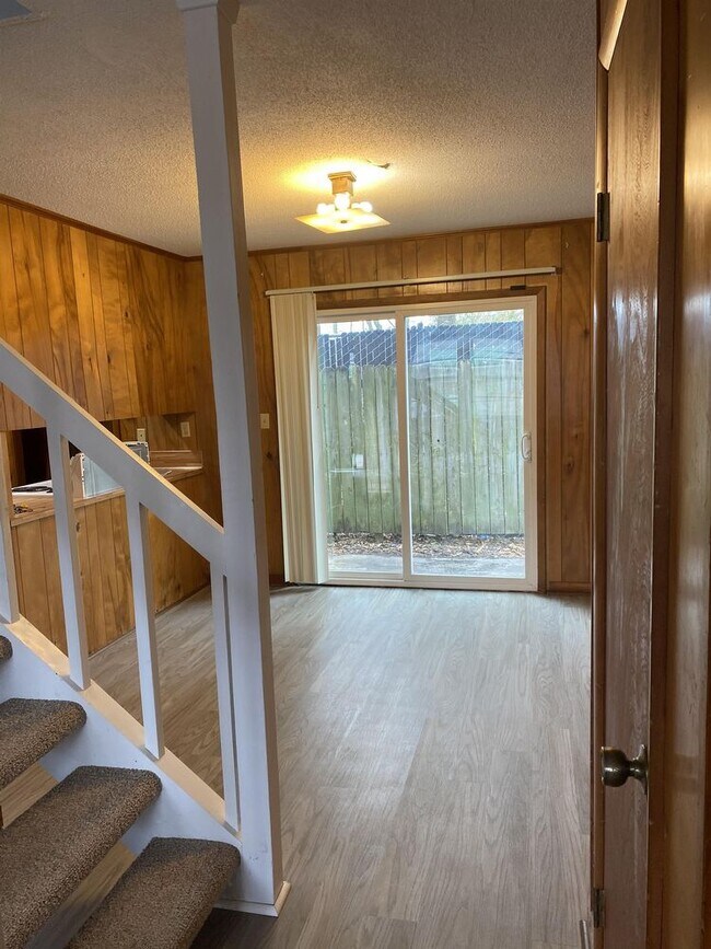 Building Photo - 4011 West Montague Avenue - 9 Unit 9
