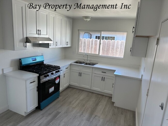 Building Photo - Rent Reduced! Newly remodeled home in Nort...