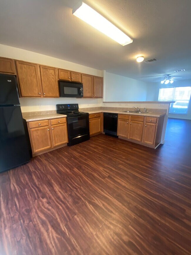 Foto del edificio - Available Now! 2 Bed, 2.5 Bath Townhome in The Cottages Of Lake Forest