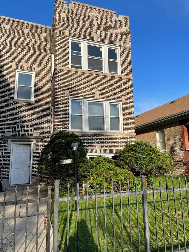 Primary Photo - 8531 S Bishop St