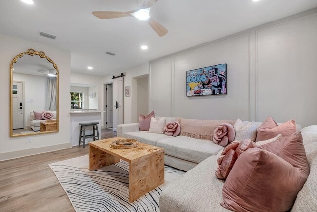 Building Photo - 2412 Surrey St