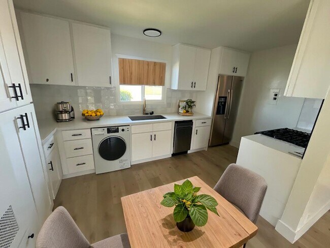 Foto del edificio - 2024 E Commonwealth Ave