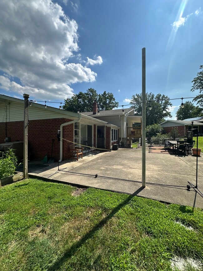Building Photo - 536 Cardinal Dr