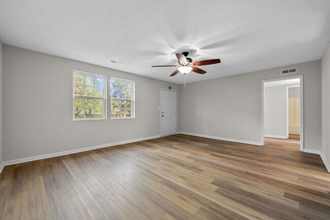 Foto del edificio - 3 Bedroom Pet Friendly Home For Rent!