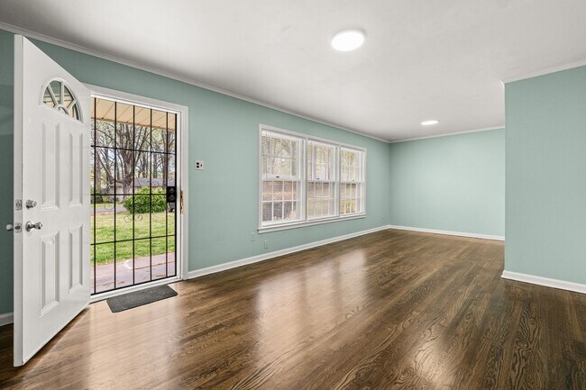 Foto del edificio - Renovated 4 Bedroom 1.5 Bath Home