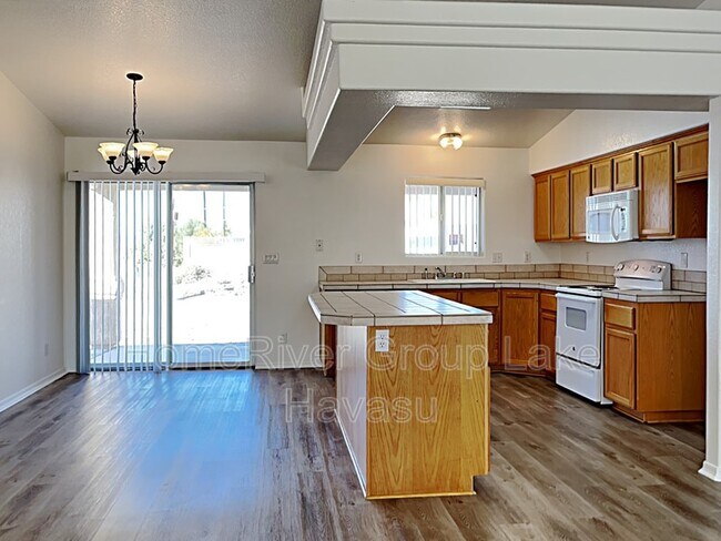 Building Photo - 2545 Palo Verde Blvd N