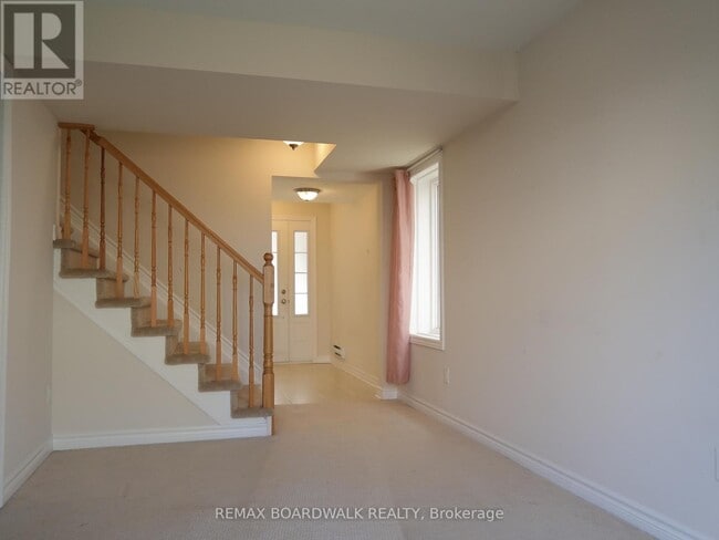 Building Photo - 117 Gelderland Private