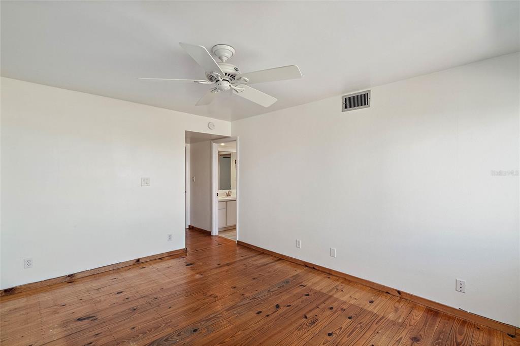 Primary Photo - 3200 Gulf Blvd