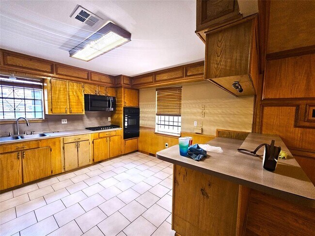 Building Photo - 10510 Bretton Dr