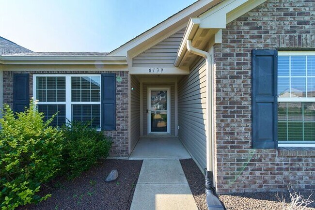 Foto del edificio - 3 Bedroom 2 Full Bath in Beautiful Avon Ne...