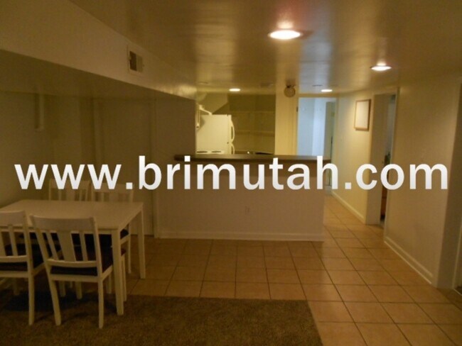 Building Photo - 2 S 1100 E