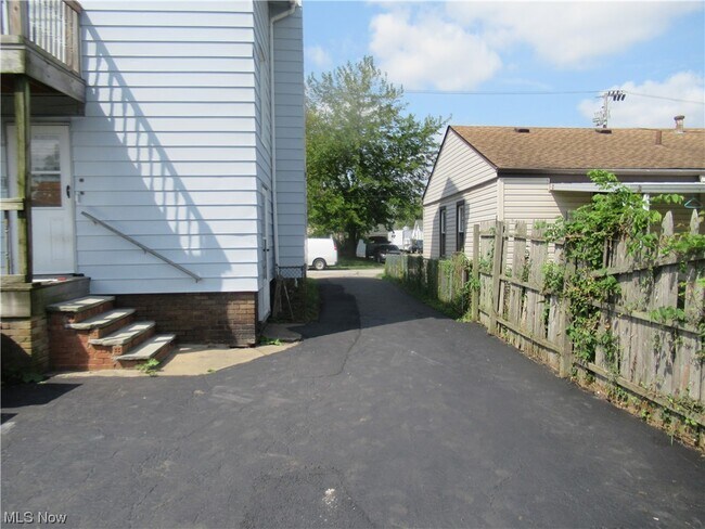 Building Photo - 4473 W 133rd St