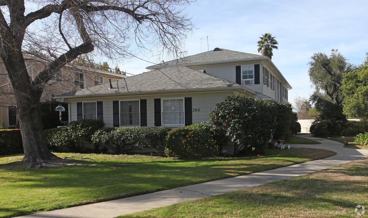 Foto del edificio - 390-396 Pasadena Fwy