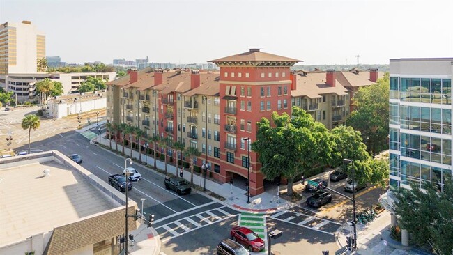 Building Photo - 911 N Orange Ave