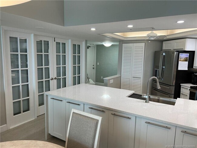 Foto del edificio - 8800 S Ocean Dr