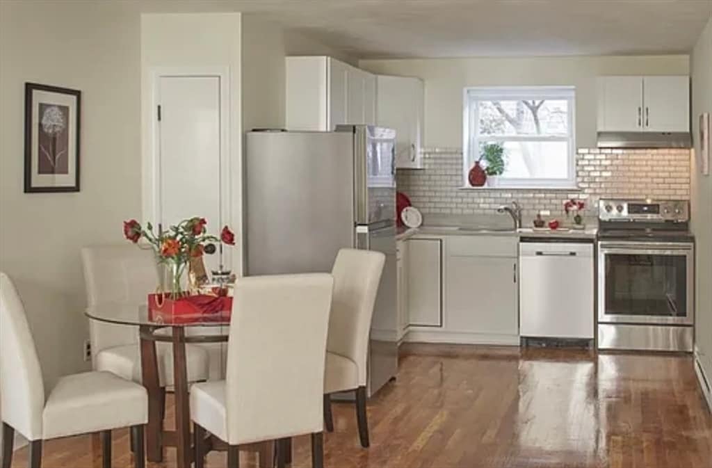 Primary Photo - 104 Trowbridge St