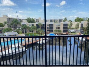 Building Photo - 9 Royal Palm Way