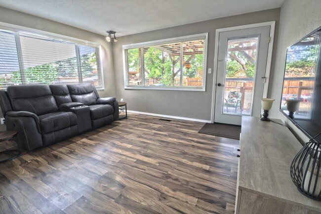 Building Photo - 2311 Perri Pl