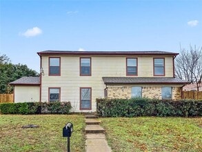 Building Photo - 4100 Green Acres Cir