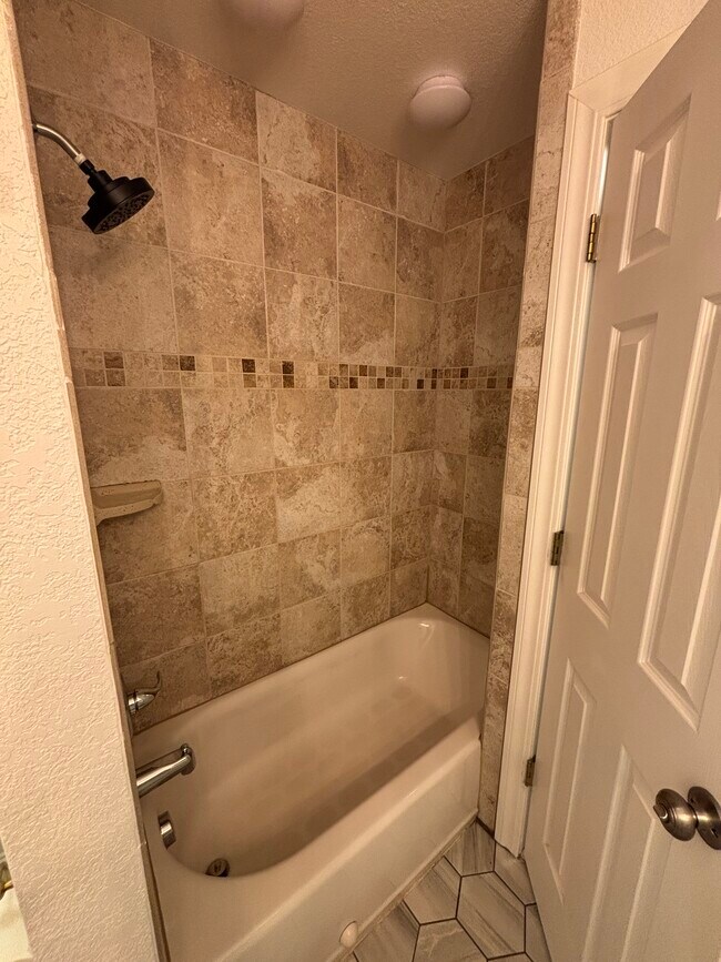 Foto del edificio - 1209 W Plum St