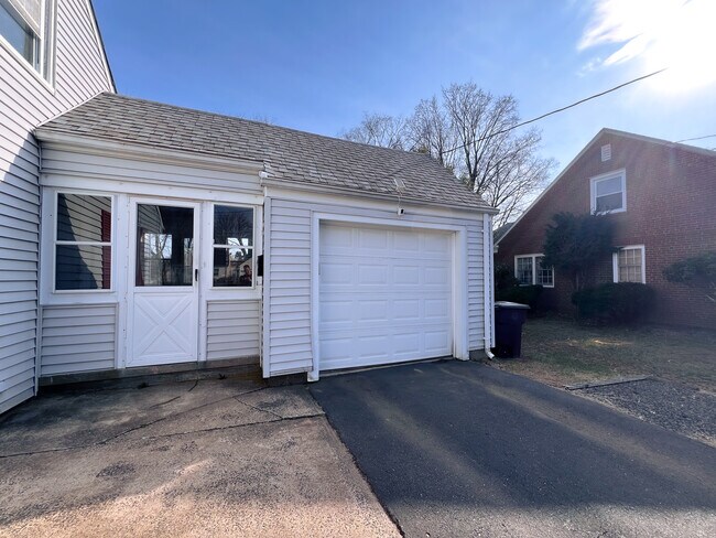 Foto del edificio - 215 Barbour Rd