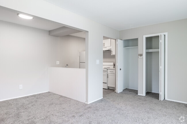 2BR, 1BA - 900SF - Kitchen - Cove On 13 - Roseville, MI