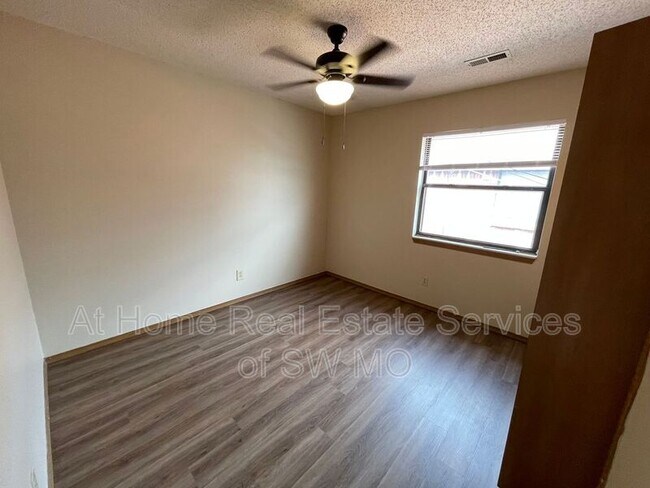 Foto del edificio - 2856 S Rogers Ave
