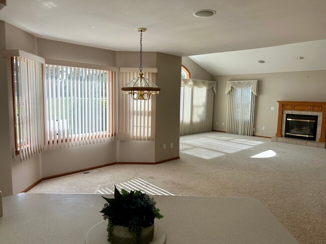 Building Photo - 213 E Maberry Dr