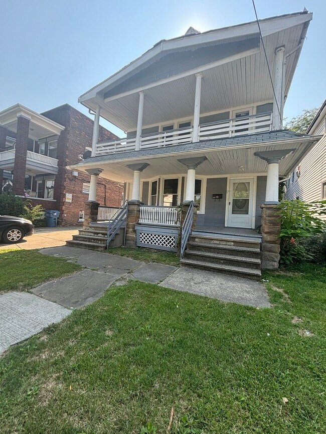 Building Photo - 2044 W 98th St