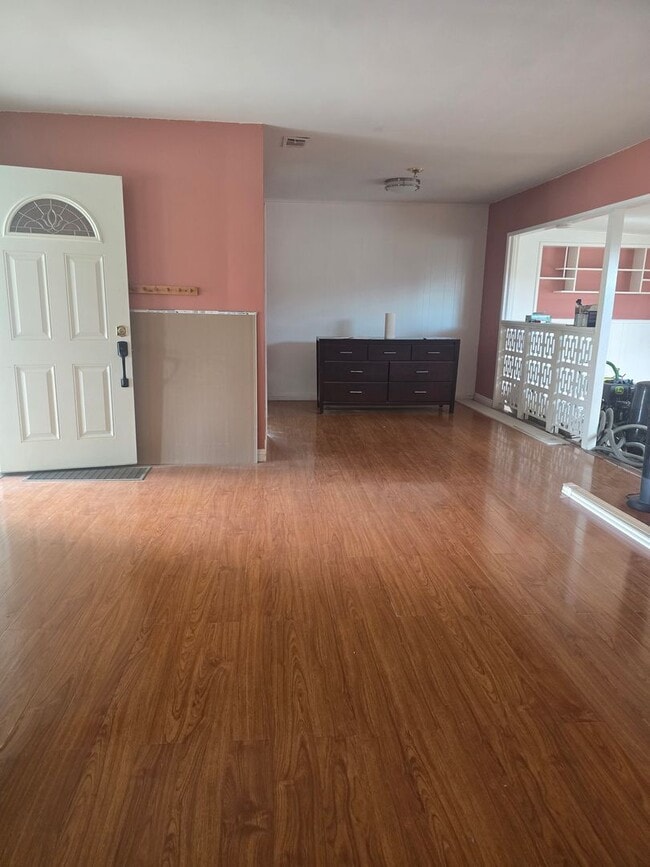 Photo - Singe House in garden Grove for Lease